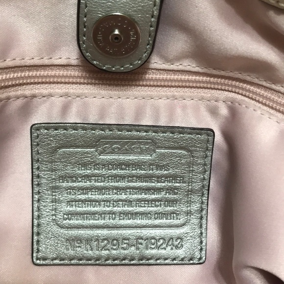 Beautiful Large Thick Leather Coach Purse - Picture 8 of 8